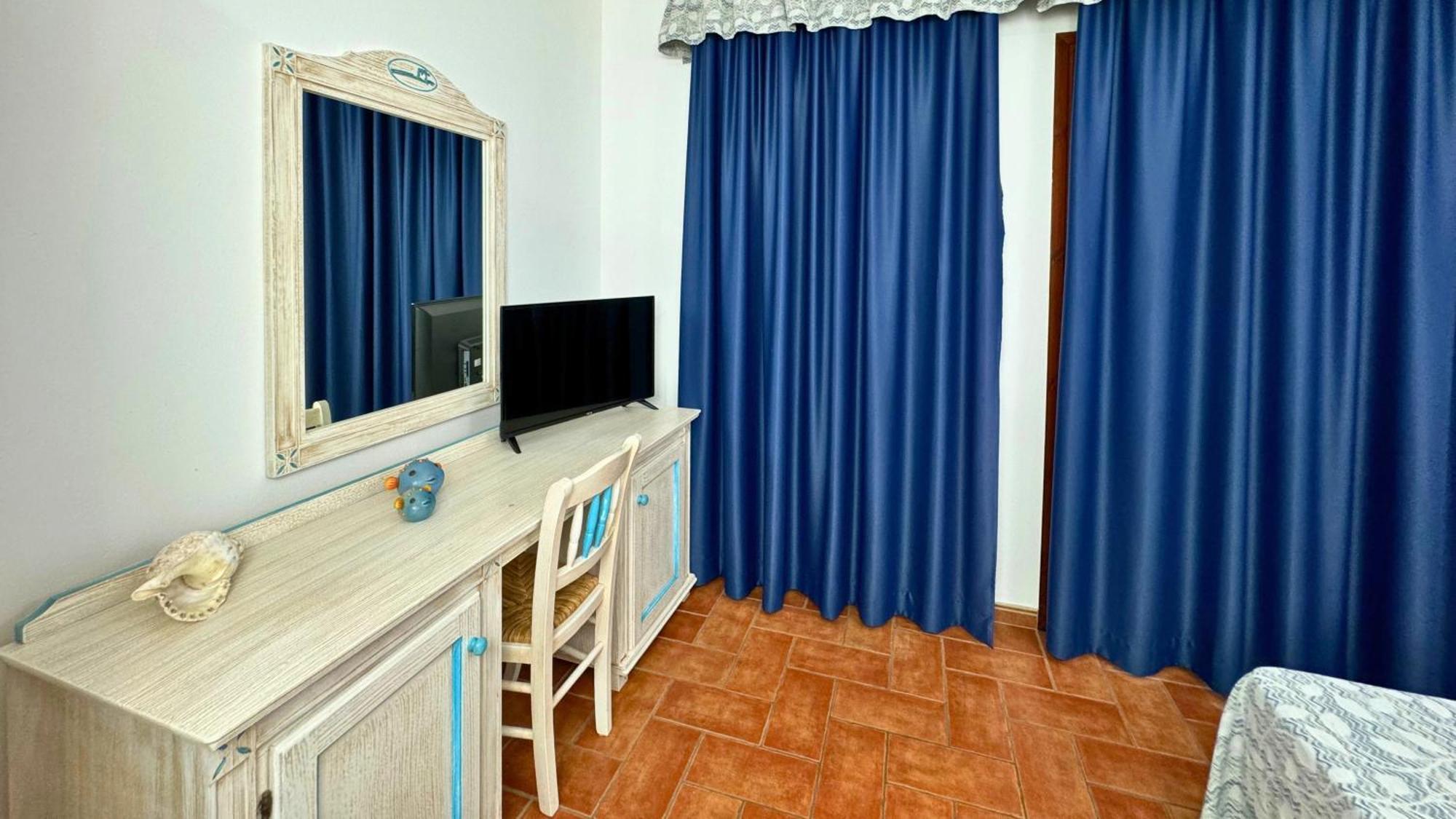 Hotel Le Sabbie Calasetta Bagian luar foto