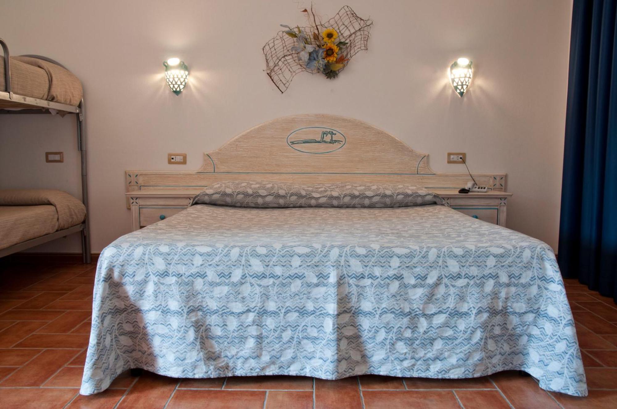 Hotel Le Sabbie Calasetta Bagian luar foto