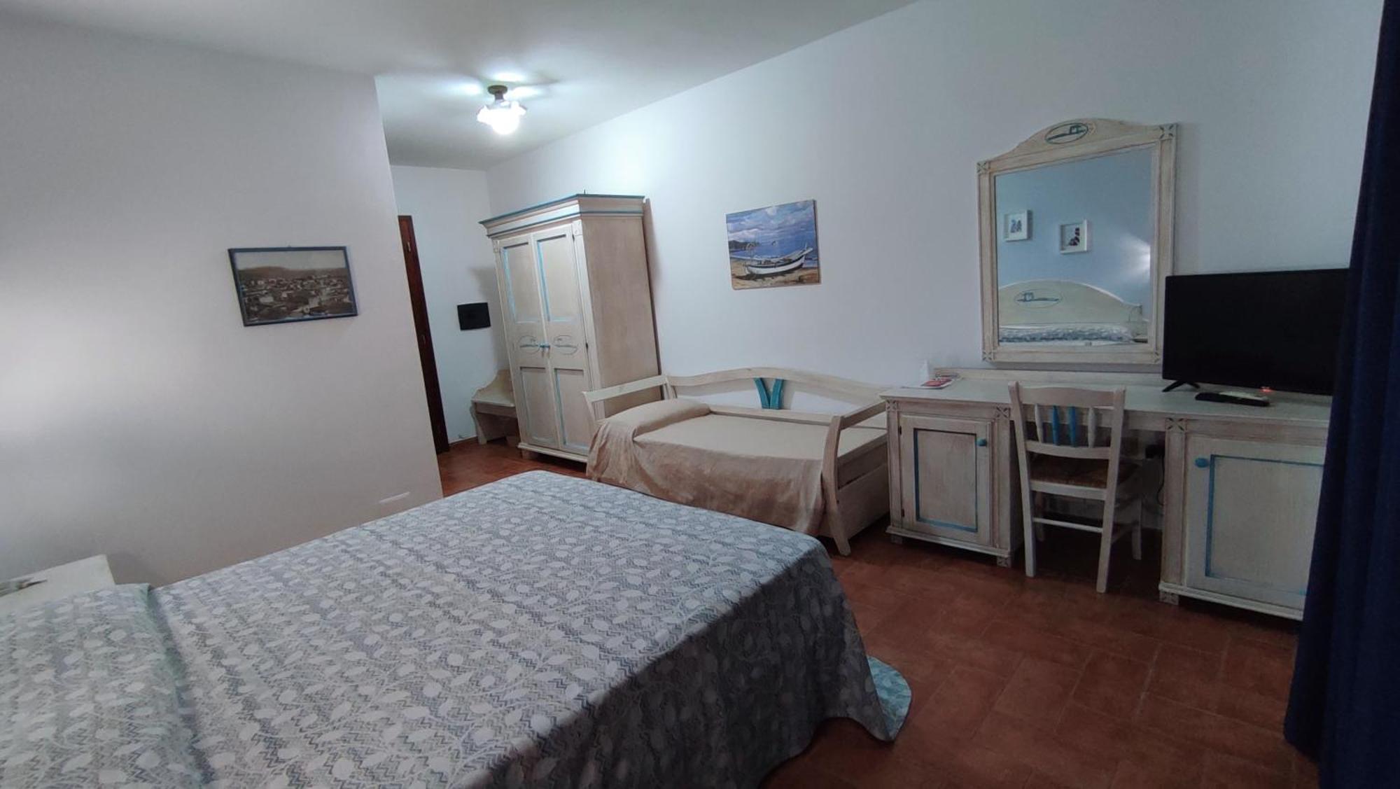Hotel Le Sabbie Calasetta Bagian luar foto