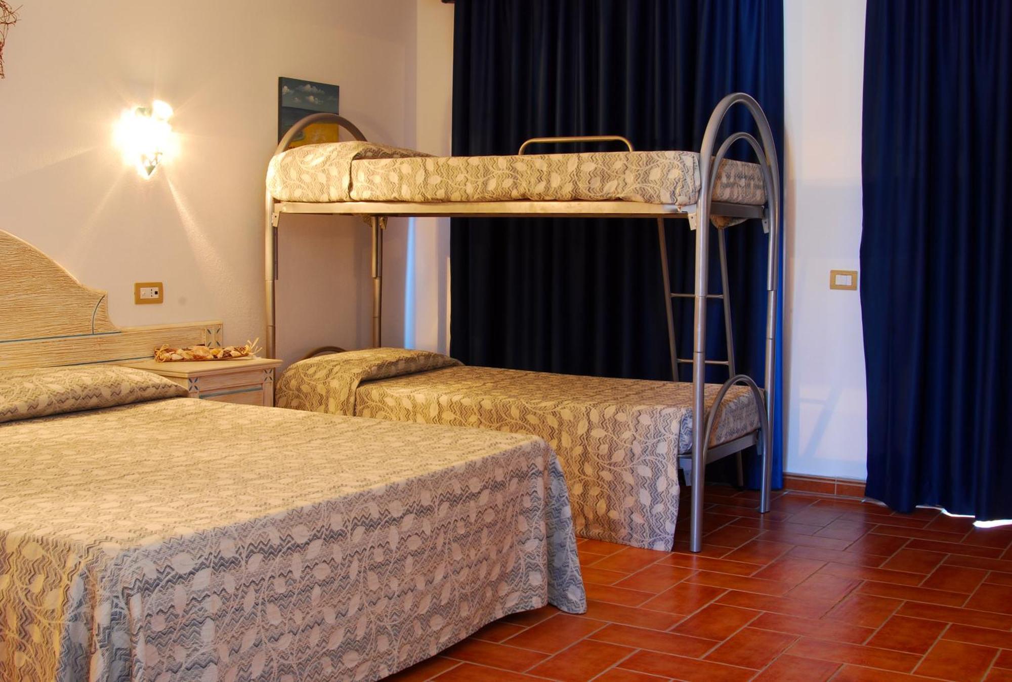Hotel Le Sabbie Calasetta Bagian luar foto